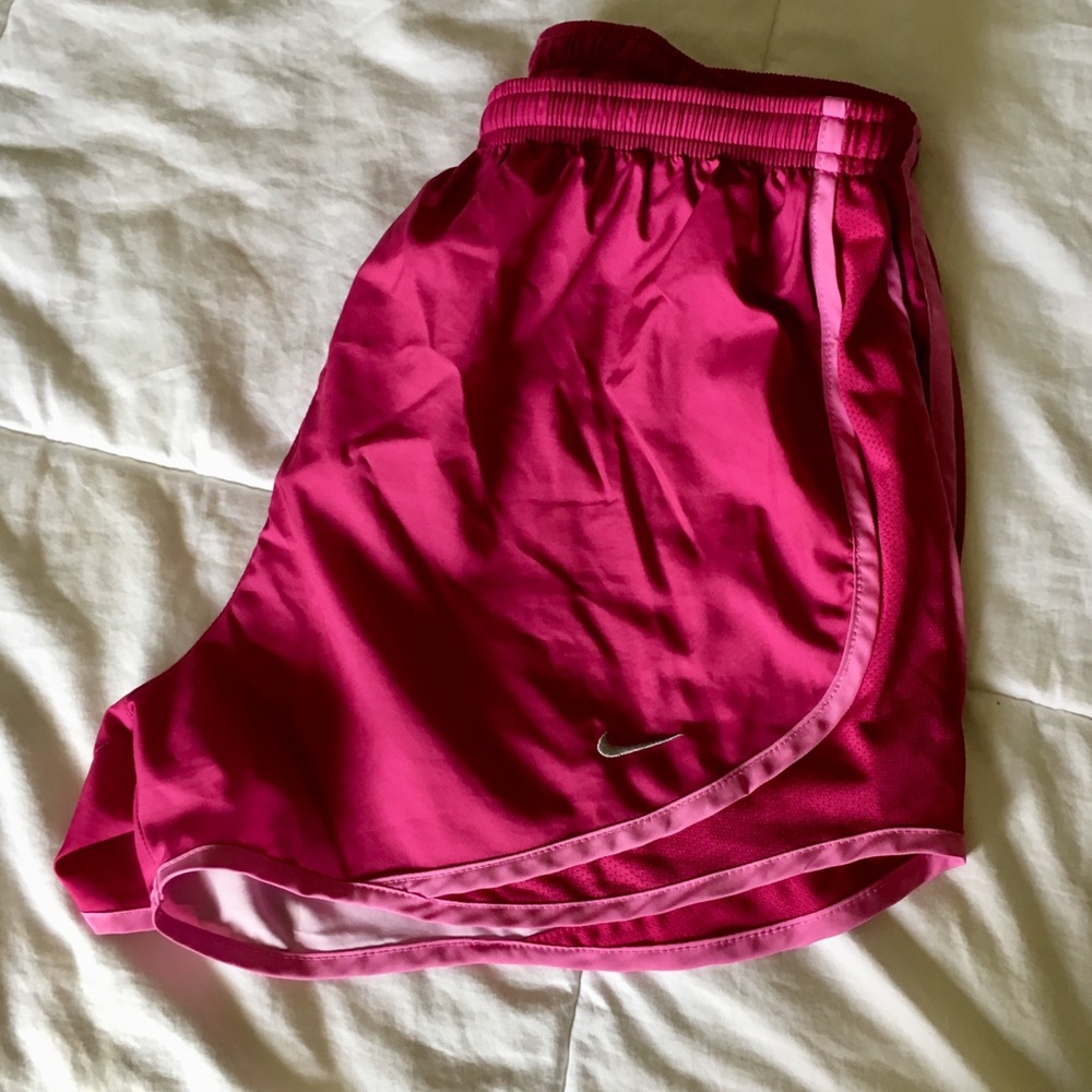 N I K E   S H O R T S  |   Fuchsia